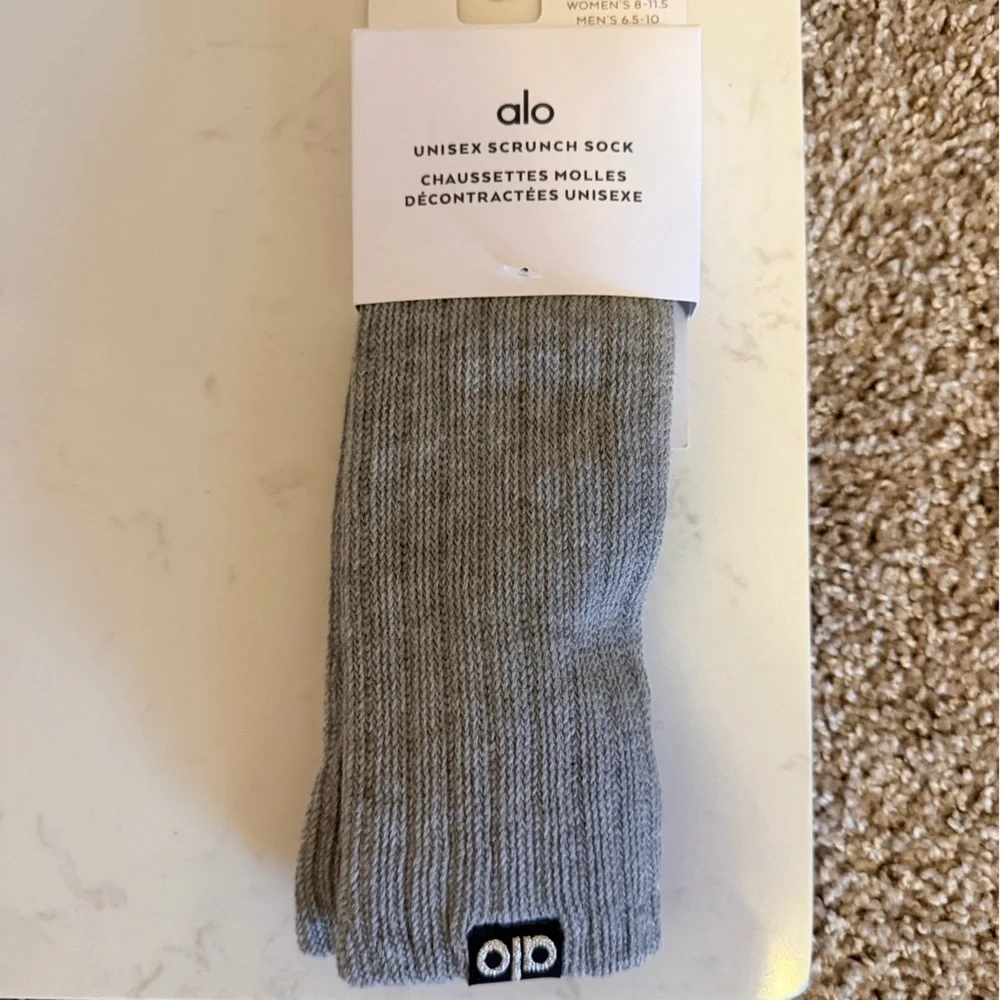 NWT Alo Yoga unisex scrunch socks in athletic heather grey size medium